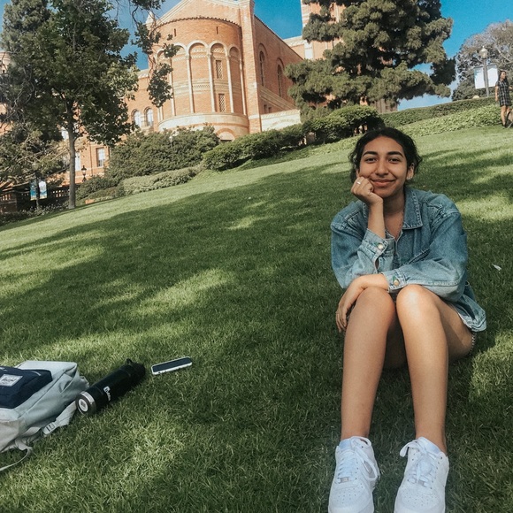 Meet your posher, Emelly! - Picture 1 of 1